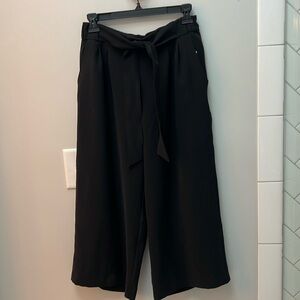 Lululemon noir crop size 8